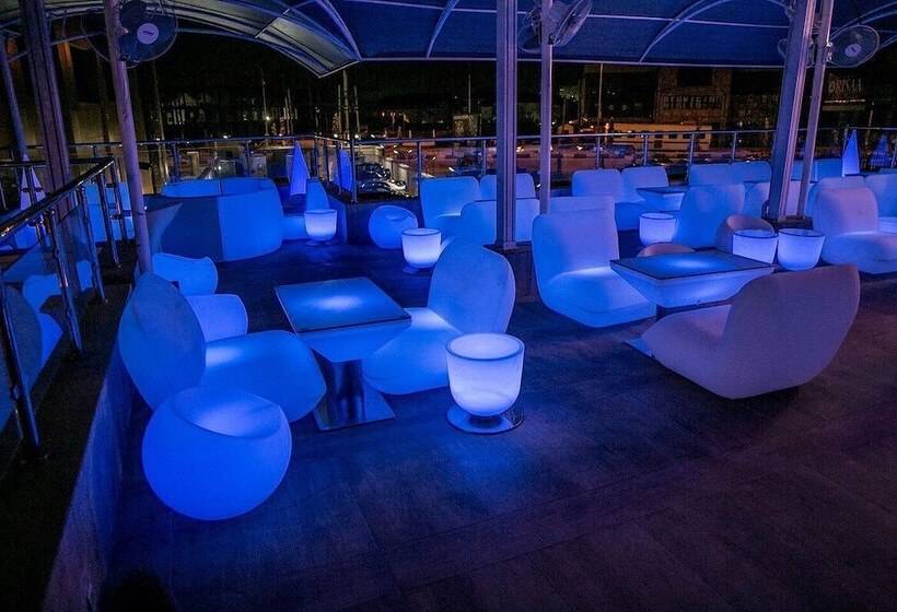 هتل Echelon Heights