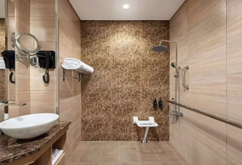 ホテル La Quinta By Wyndham Abu Dhabi Al Wahda