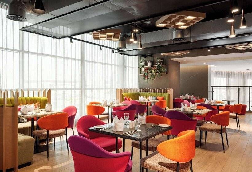 Hotel La Quinta By Wyndham Abu Dhabi Al Wahda