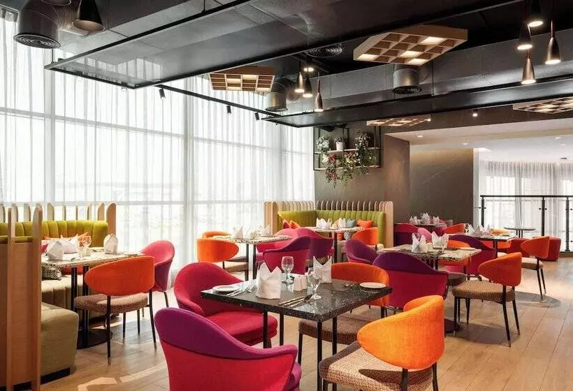 ホテル La Quinta By Wyndham Abu Dhabi Al Wahda