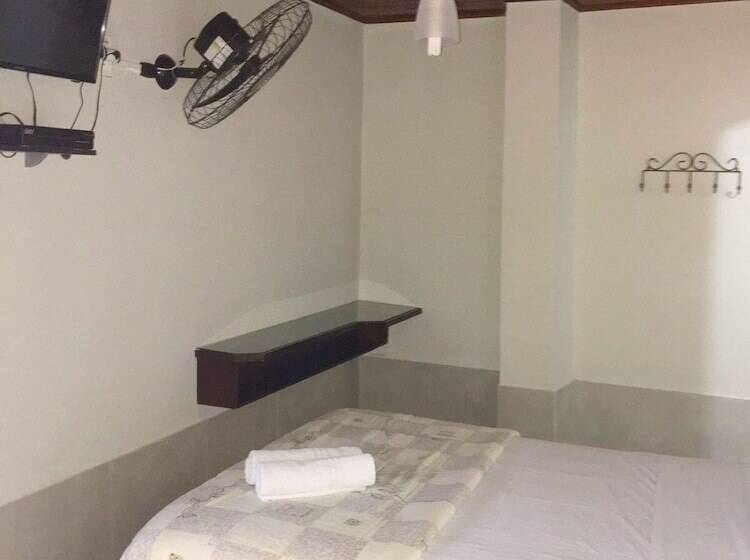 Pousada Favo De Mel   Hostel