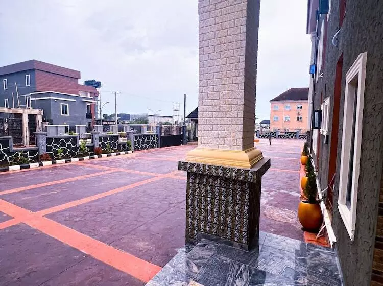 Ciara Jo Hotel And Suites