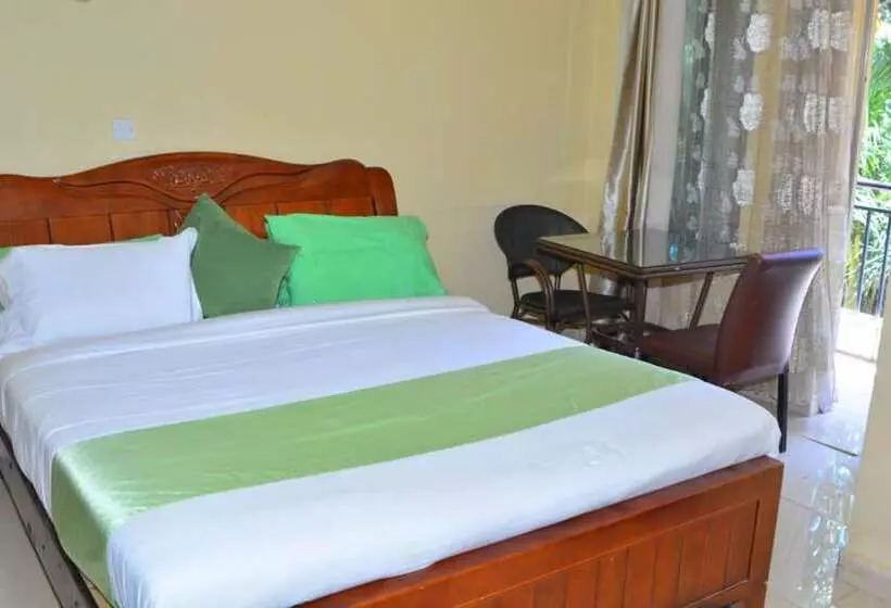 هتل Omega Gardens