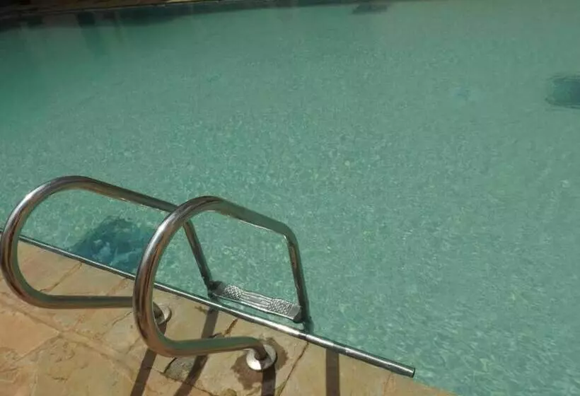 هتل Omega Gardens