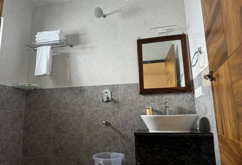 Отель Shikaar Inn