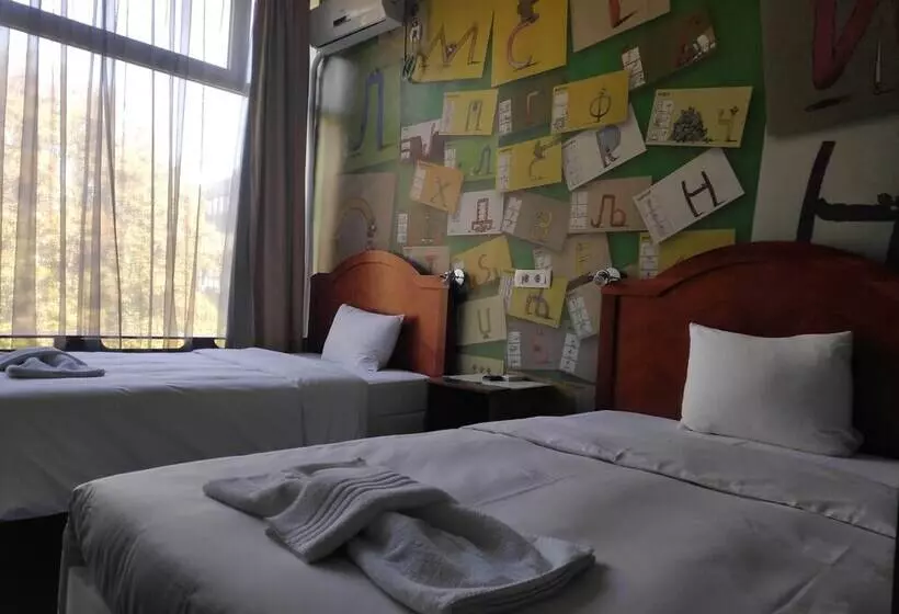 Hostel Log Inn