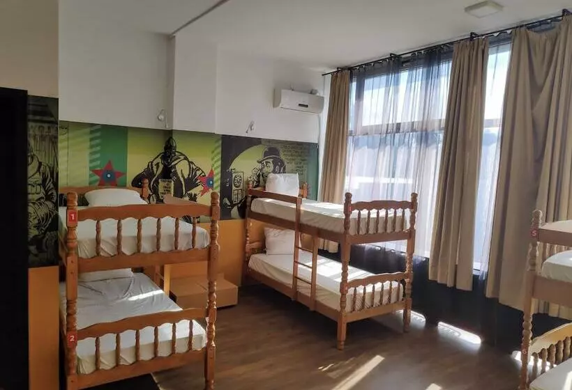 Hostel Log Inn