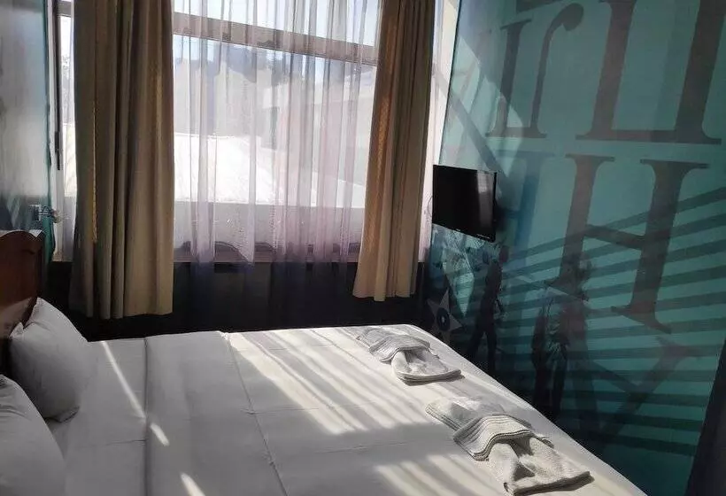 Hostel Log Inn