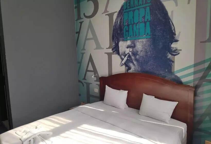 Hostel Log Inn