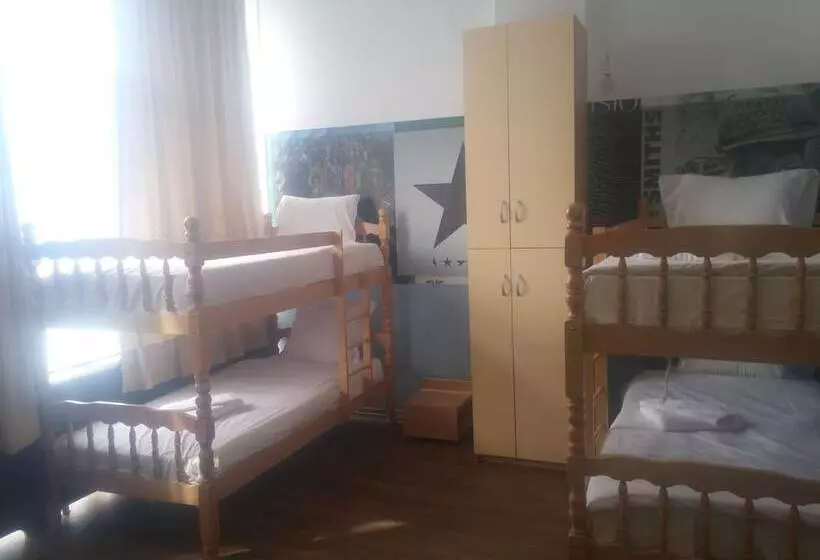 Hostel Log Inn