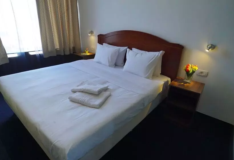 Hostel Log Inn