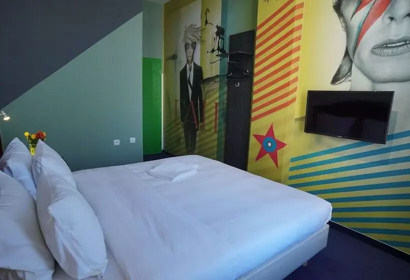 Hostel Log Inn