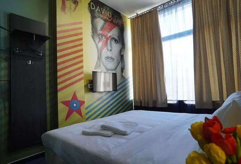 Hostel Log Inn