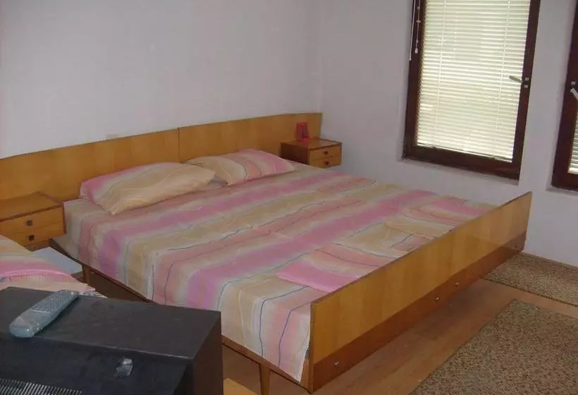 هاستل Vila Veronika