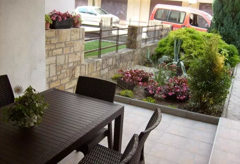 هاستل Vila Veronika