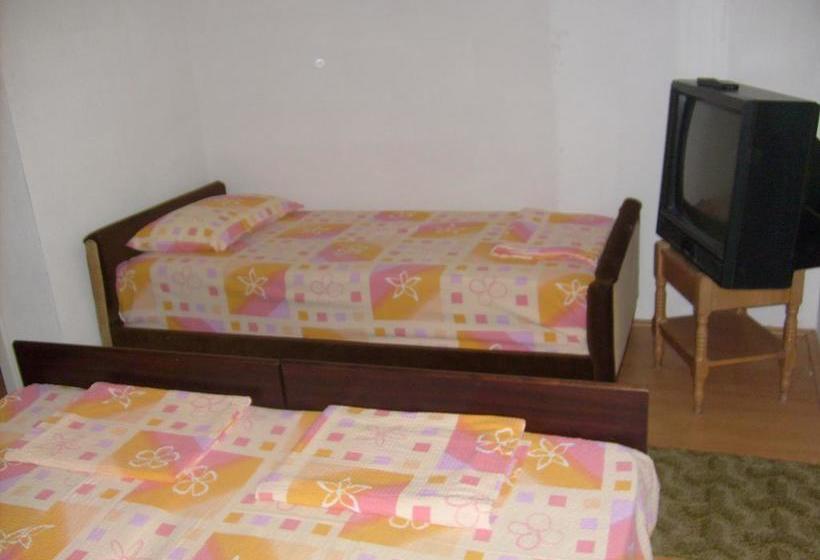 هاستل Vila Veronika