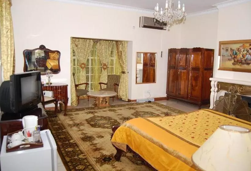 هتل Falcon Crest Suites