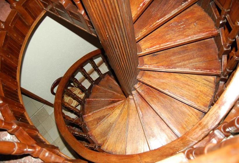 هتل Falcon Crest Suites