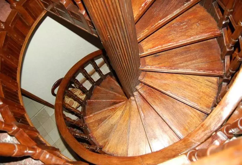هتل Falcon Crest Suites