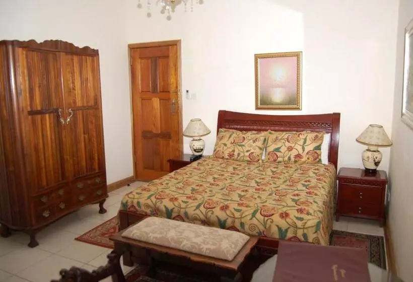هتل Falcon Crest Suites