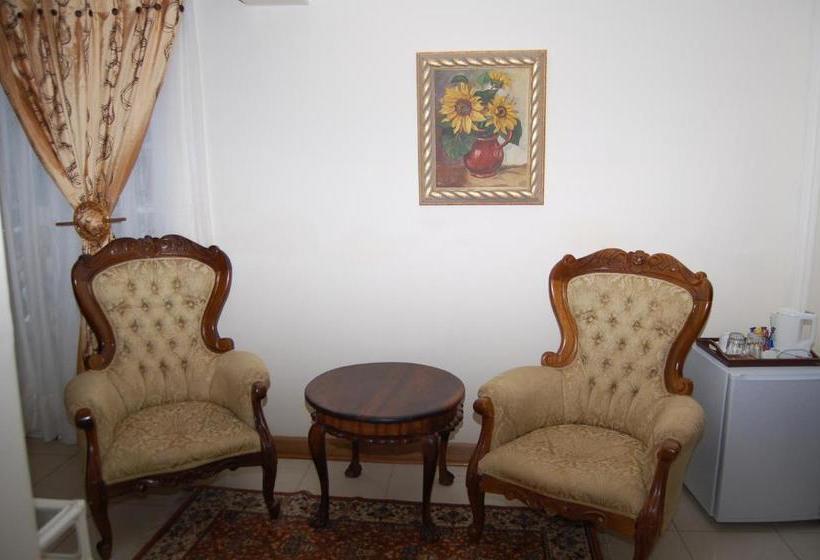 هتل Falcon Crest Suites