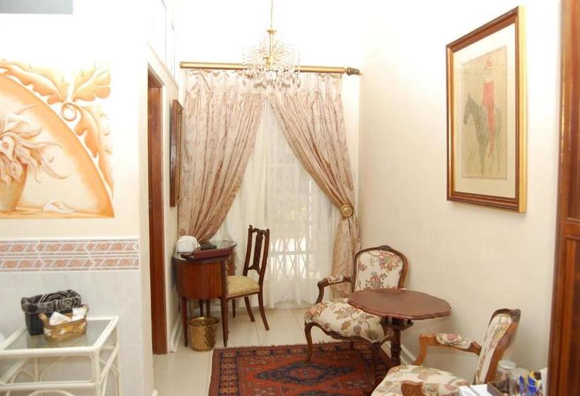 هتل Falcon Crest Suites