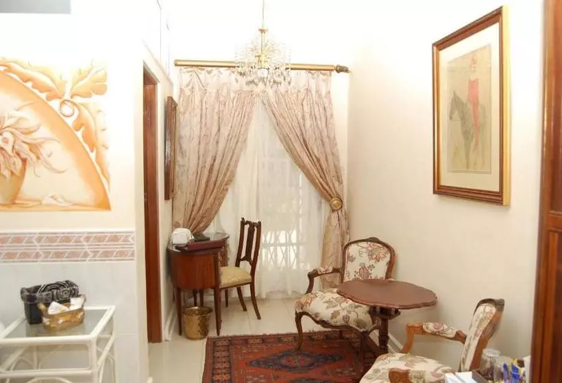 هتل Falcon Crest Suites