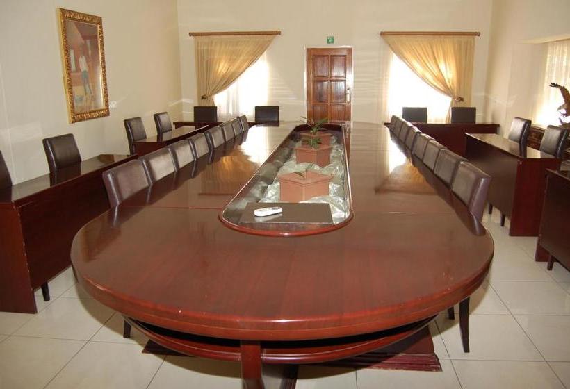 هتل Falcon Crest Suites