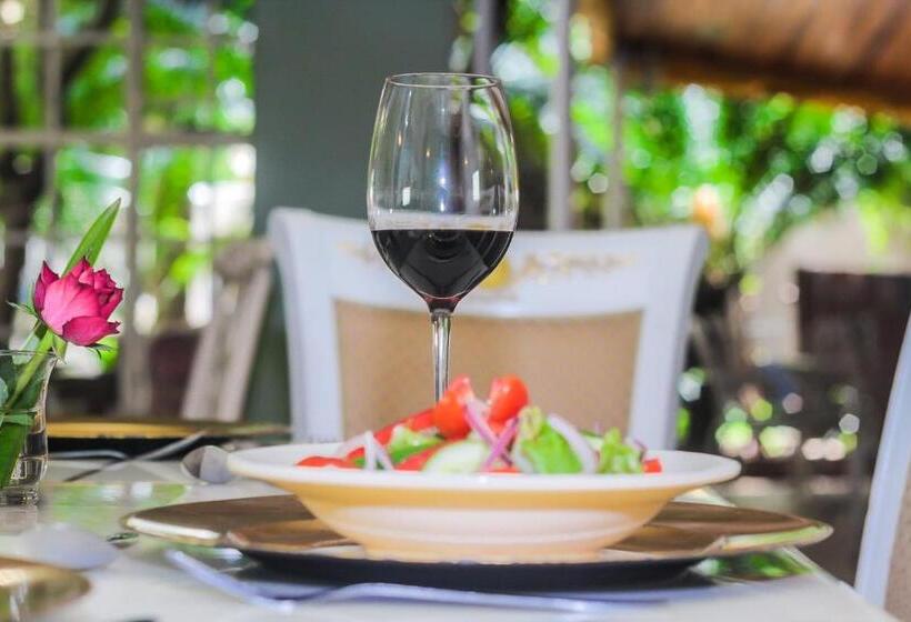 هتل Falcon Crest Suites