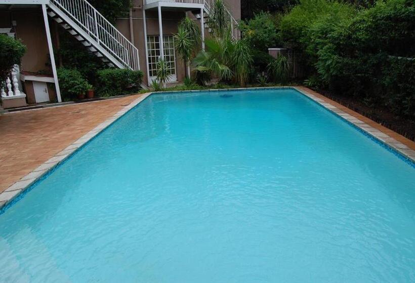 هتل Falcon Crest Suites