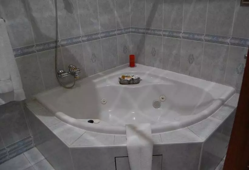 هتل Falcon Crest Suites