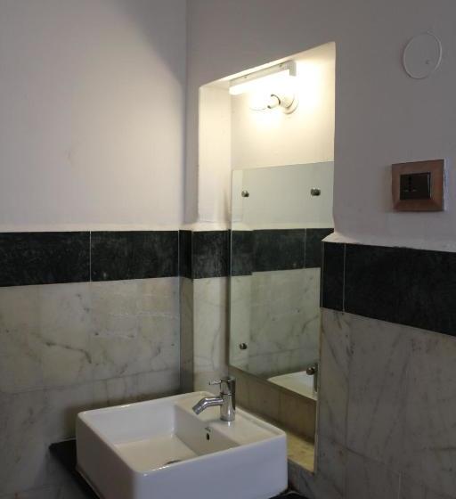 Kaveri Hotel Bed & Breakfast