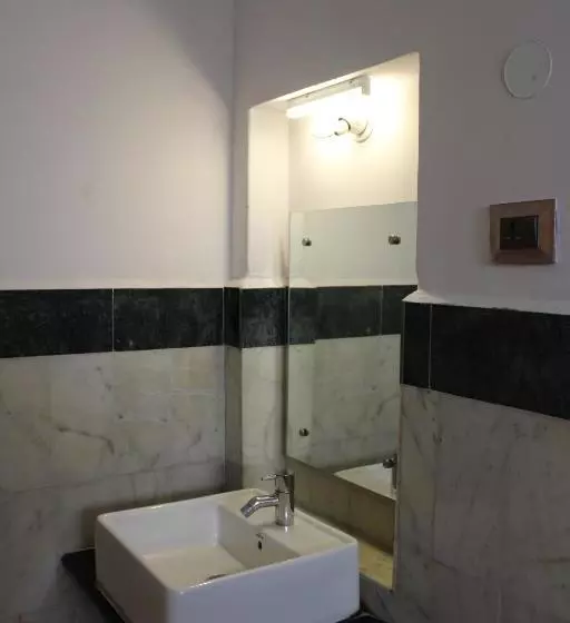 Kaveri Hotel Bed & Breakfast