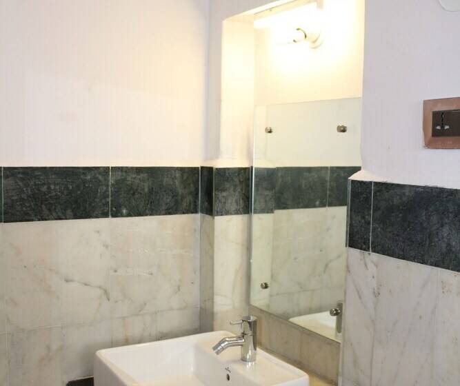 Kaveri Hotel Bed & Breakfast