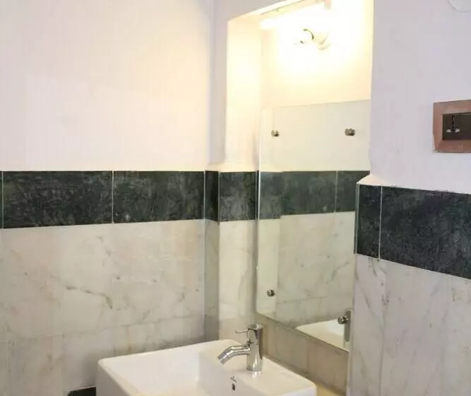 Kaveri Hotel Bed & Breakfast