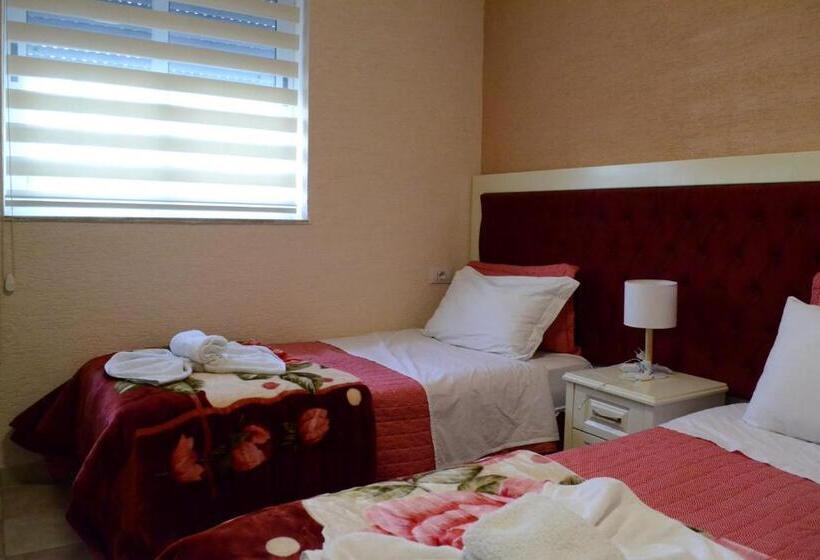 هاستل Bujtina Shqiptare