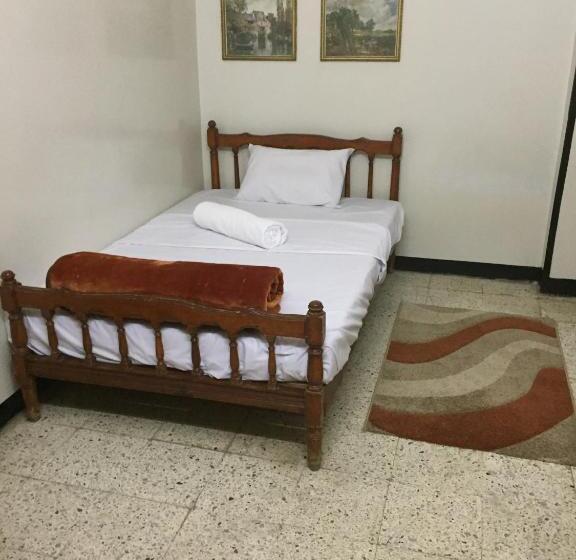 هاستل Happy Land Luxor