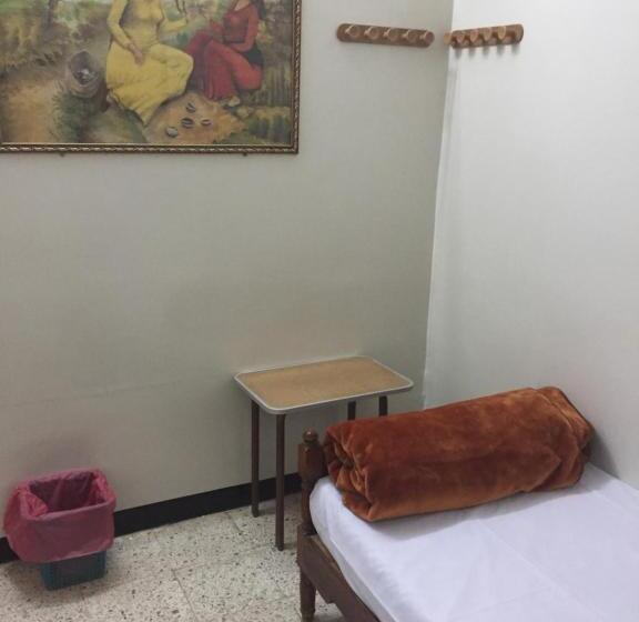 هاستل Happy Land Luxor