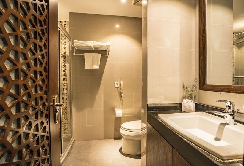 هتل Graceland Garden Court