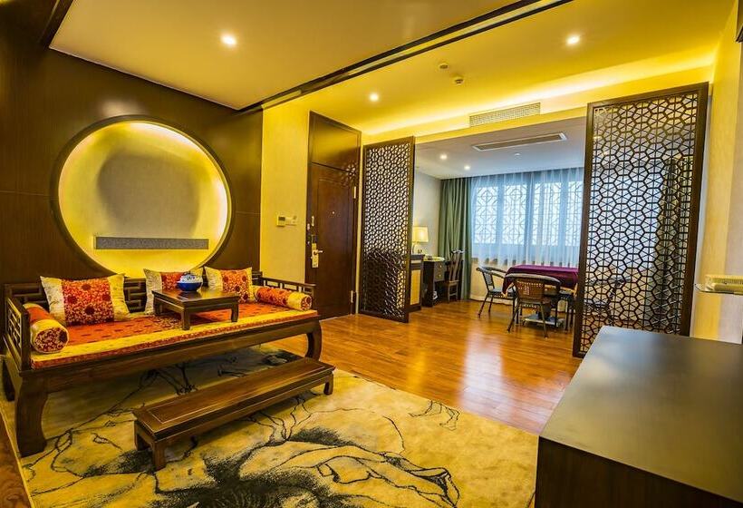 هتل Graceland Garden Court