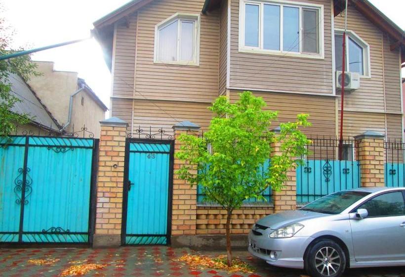 هاستل Mukarama Apa