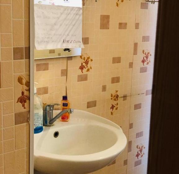 هاستل Mukarama Apa