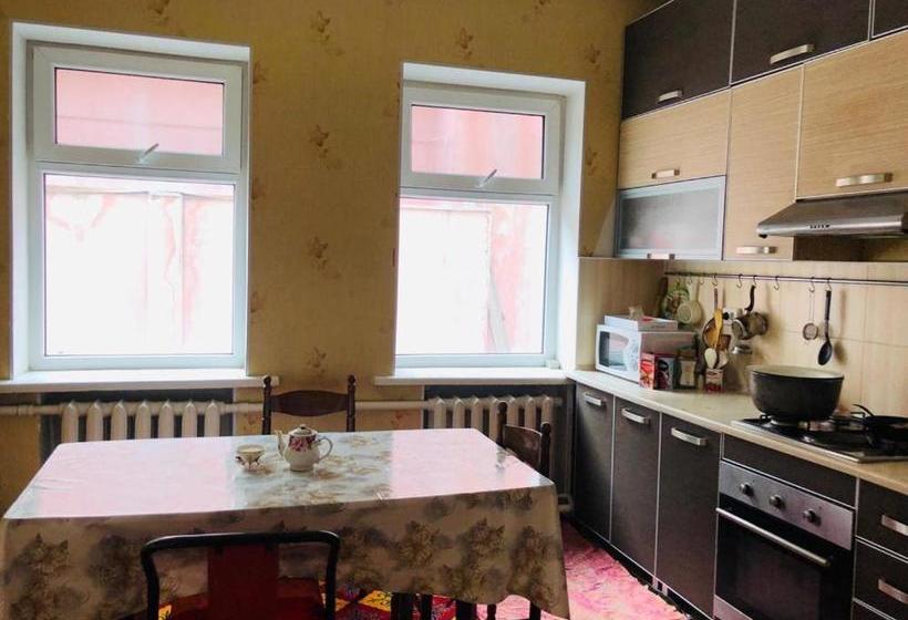 هاستل Mukarama Apa