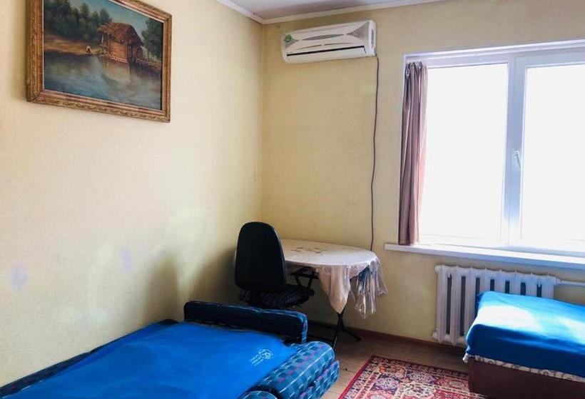 هاستل Mukarama Apa