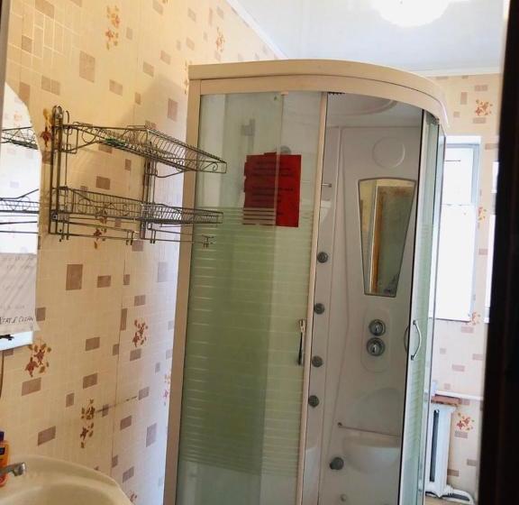 هاستل Mukarama Apa