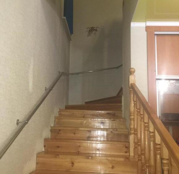 هاستل Mukarama Apa