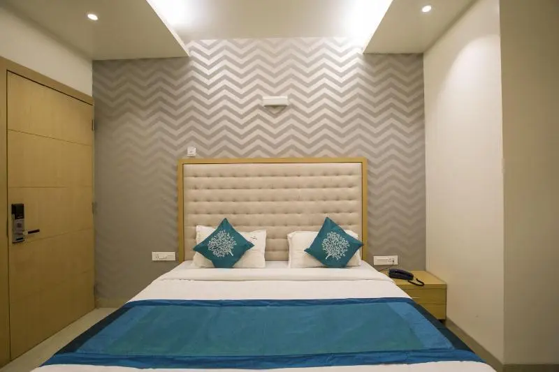 Fabhotel Naman Palace