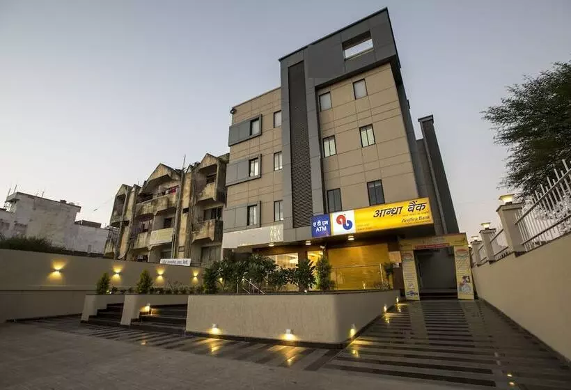 Fabhotel Naman Palace