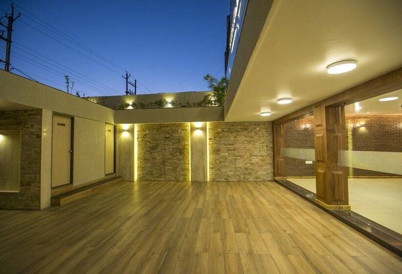 Fabhotel Naman Palace