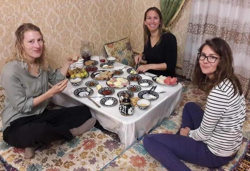 Отель Zukhro Boutique